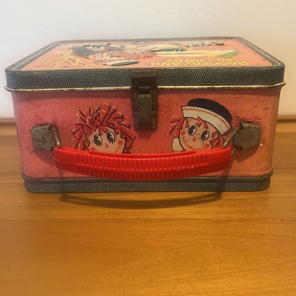 Raggedy Ann and Andy Vintage METAL SCHOOL LUNCHBOX - 1973 vintage original - Picture 3 of 12